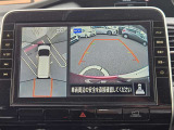 アラウンドビューモニター。上空から見下ろしているような映像で、スムースな駐車をサポートします。