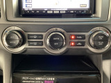 温度の設定のみで快適な風量やモードなどを自動調整してくれるフルオートエアコンを装備!