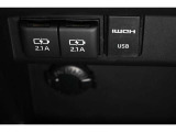 USB端子ソケット装備!アクセサリーDC12Vソケット装備!