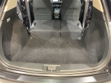 後席背もたれを倒せばちょっと大きめの荷物や長いものを積みたい時に便利です。