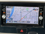 通信ユニット内蔵の日産純正メモリーナビ(MC315D-W)装備、この機種だけのナビ機能・ダウンロードボイスに対応、USB接続・DVD再生等の音楽機能も充実。