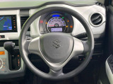 インテリアに合わせたデザインのステアリングは、運転される方のことも考え、運転しやすい形状、大きさです。是非一度、実際に触ってお確かめください。