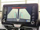 【サイドモニター】ドアミラーについているカメラから映像を映します。車幅も把握しやすくてとても便利ですね。