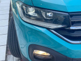 ●LEDヘッドライト:夜間走行時も良好な視界を確保し安心して運転できる高輝度LEDヘッドライトを装備!点灯速度が早く、消費電力も抑えられています。