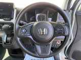 【HondaSENSING】を搭載しております。安全・快適な運転をサポートするためにHondaが独自に開発した6つの機能は事故を予防してドライバーや同乗者、そして歩行者の命を守るために役立つ機能です。