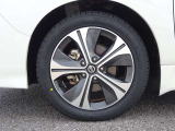 【タイヤ】 【純正17インチアルミホイール】《215/50R17》専用のアルミなのでお車のイメージぴったりですね!