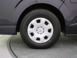タイヤサイズは 215/65 R16 です。