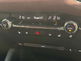 左右独立温度コントロールフルオートエアコンです。運転席、助手席それぞれで独立して温度設定ができます。冷え性の方が乗っても安心ですね♪