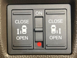 【両側パワースライドドア】スマートキーや運転席のスイッチで後席両側スライドドアの開閉が可能♪電動だから力を入れてドアを開ける必要が無く、小さなお子様でも簡単に開け閉めでき快適です♪