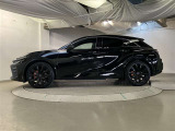お車購入のポイントとなるフロントマスクです!シャープな目つきが印象的なデザインのヘッドランプです。