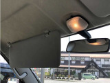 タイヤの相談も承ります。スタッドレス&hArr;ノーマルの履き替えはもちろん。溝が減ってきた、雨の日に不安を感じるお客様も一度ご相談ください。しっかりとご説明させていただきます。