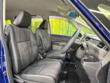 運転席シート廻りは使用感も少なく、良好な状態となっています。前オーナー様が丁寧に使っていたことがよくわかりますね。