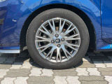 純正アルミホイール。タイヤサイズは185/60R16です。