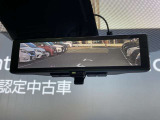 夜間や天候、荷物の積載や人の乗車で見ずらい後方の視界がクリアになるスマートルームミラー