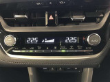 【オートエアコン】一度お好みの温度に設定すれば、車内の温度を検知し風量や温度を自動で調整してくれます。