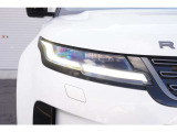 LEDシグネイチャー付きヘッドライトは高輝度・高視野角のLEDで、夜間でも安定した視界を確保し安全なドライブをサポートします。