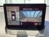 狭い場所での駐車やすれ違いなどでより的確な運転操作に役立つ360&deg;ビューモニターが装備されています。