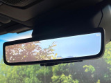 【デジタルインナーミラー】後席の大きな荷物や同乗者で後方が確認しづらい時でも安心!カメラが撮影した車両後方の映像をルームミラー内に表示。クリアな視界で状況の確認が可能です!