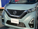 LEDヘッドライト装備。暗い道や、天候の悪い日でも視界良く運転できます。