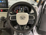 ステアリングから手を離さず、運転に集中したままオーディオ等の操作ができます。