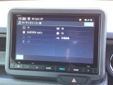 HondaCONNECT対応の便利なナビディスプレー。お持ちのスマートフォンと連携して、ナビやBluetoothでの音楽再生が可能です。デザインはもちろん、操作性も良好です。
