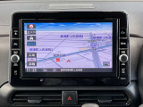 日産純正9インチメモリーナビ(MM321D-L)装備、NissanConnectサービス対応、オペレーター通話や音声対話検索、スマホアプリと連動などに対応した高機能ナビ