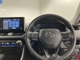 使いやすく運転しやすいレイアウトの運転席周り。