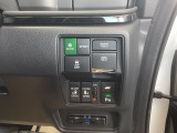 パワースライドドアの開閉はスマートキーのリモコンやドアノブは勿論、運転席側のスイッチ操作でも開閉ができ、安全・簡単です。