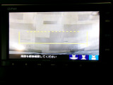 バックカメラの画像です。ガイドラインがスムースな車庫入れをサポートいたします。車庫入れの安心感がアップしますね。