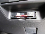 【ETC車載器】は、ビルトインタイプですっきり収納され、見た目も使い勝手も満足のアイテムです。