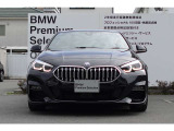 BMWの代名詞の【キドニーグリル】グリルが腎臓のように見えるので【キドニー】と呼ばれるようになりました。一目見ただけでBMWであると認識できる確固たるアイコンとして存在感を放ちます。