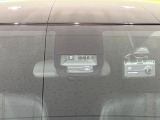 【トヨタセーフティセンス】走行中に前方の車両等を認識し、衝突しそうな時は警報とブレーキで衝突回避と被害軽減をアシスト。より安全にドライブをお楽しみいただけます。