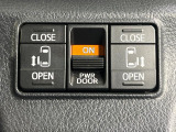 【両側パワースライドドア】スマートキーや運転席のスイッチで後席両側スライドドアの開閉が可能♪電動だから力を入れてドアを開ける必要が無く、小さなお子様でも簡単に開け閉めでき快適です♪