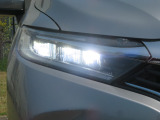 切れにくく明るいLEDヘッドライト装備