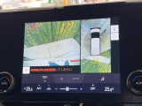 【パノラミックビューモニター】専用のカメラにより、上から見下ろしたような視点で360度クルマの周囲を確認することができます☆死角部分も確認しやすく、狭い場所での切り返しや駐車もスムーズに行えます。