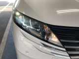 LEDヘッドランプは、白く明るいのが特徴です。
