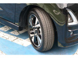 タイヤサイズは165/55R15です。