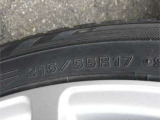 タイヤサイズは、215/55R17です。