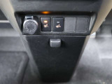 【運転席・助手席シートヒーター】座面と背もたれをすばやく温めるシートヒーターを内蔵。身体を直接温めることができるので、寒さが厳しい日も快適に過ごせます