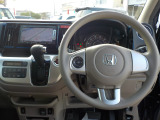 運転席から各種ボタンの操作がしやすいように設計されたデザイン。彼女とのデートでいつもよりスタイリッシュなあなたを演出できます。