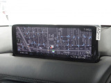 マツダコネクトの10.25インチワイドセンターディスプレイです。『Android Auto』『Apple CarPlay』や独自のコネクテッドサービスに対応したインターフェイスシステムです。