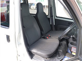 お車選びをお楽しみ頂けるよう、在庫車の展示スペースを十分に確保しております。