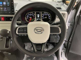ステアリングから手を離さず、運転に集中したままオーディオ等の操作ができます。