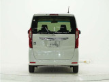 ◆路外逸脱抑制機能◆システムが車線(実線、破線)を検知し、ディスプレー表示とステアリング振動の警告で注意を促すとともに、車線内へ戻るようにステアリング操作を支援します。