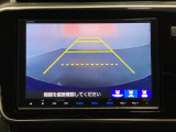 バックでの車庫入れも安心です! リアカメラが付いているバックモニター付のナビを装備しております。操作線もついており距離感も画面から確認できます。