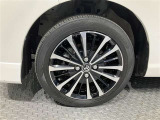 『トヨタ純正アルミホイール装着車になります!』スタイリッシュでとてもかっこいいですね♪