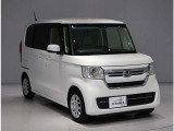 『ACC(車両追随機能)』で、予め設定した速度内で自動でスピードを調整。高速道路などの運転の時には、常に一定の車間距離を保つことができ、安全な運転と快適なドライブをサポートしてくれます。