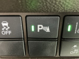 パーキングセンサーシステムは走行中に障害物が迫ると音と表示でお知らせ、低速走行時時の安心感を高めます
