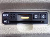■【ETC車載器】が装備されています。セットアップをしてお渡しとなり、ETCカードを差し込むだけで高速道路の利用が可能です。
