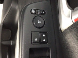 狭い駐車場で便利な電動格納ドアミラーが付いています。